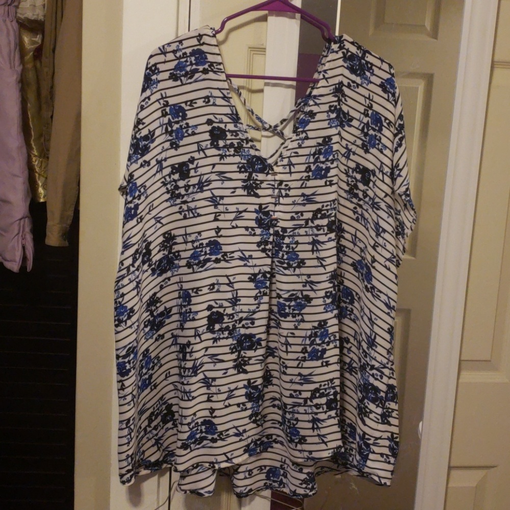 Torrid white top with blue and black floral print
